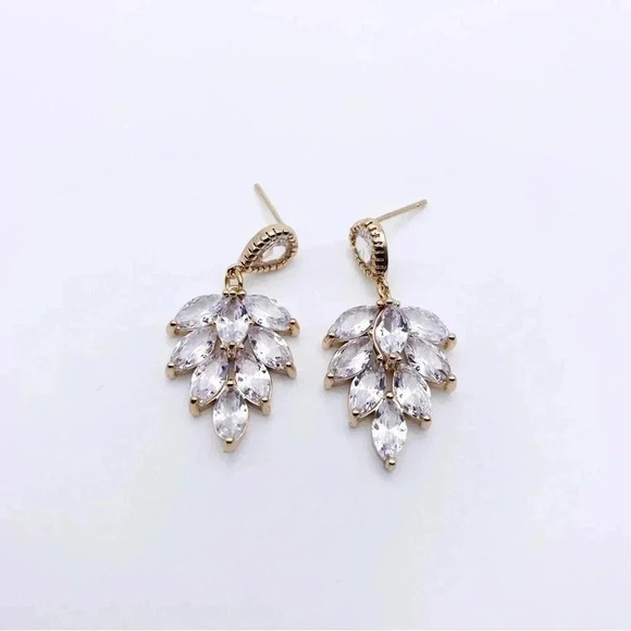 Dangle Drop Leaves Earrings Gold Plated - Picture 2 of 2